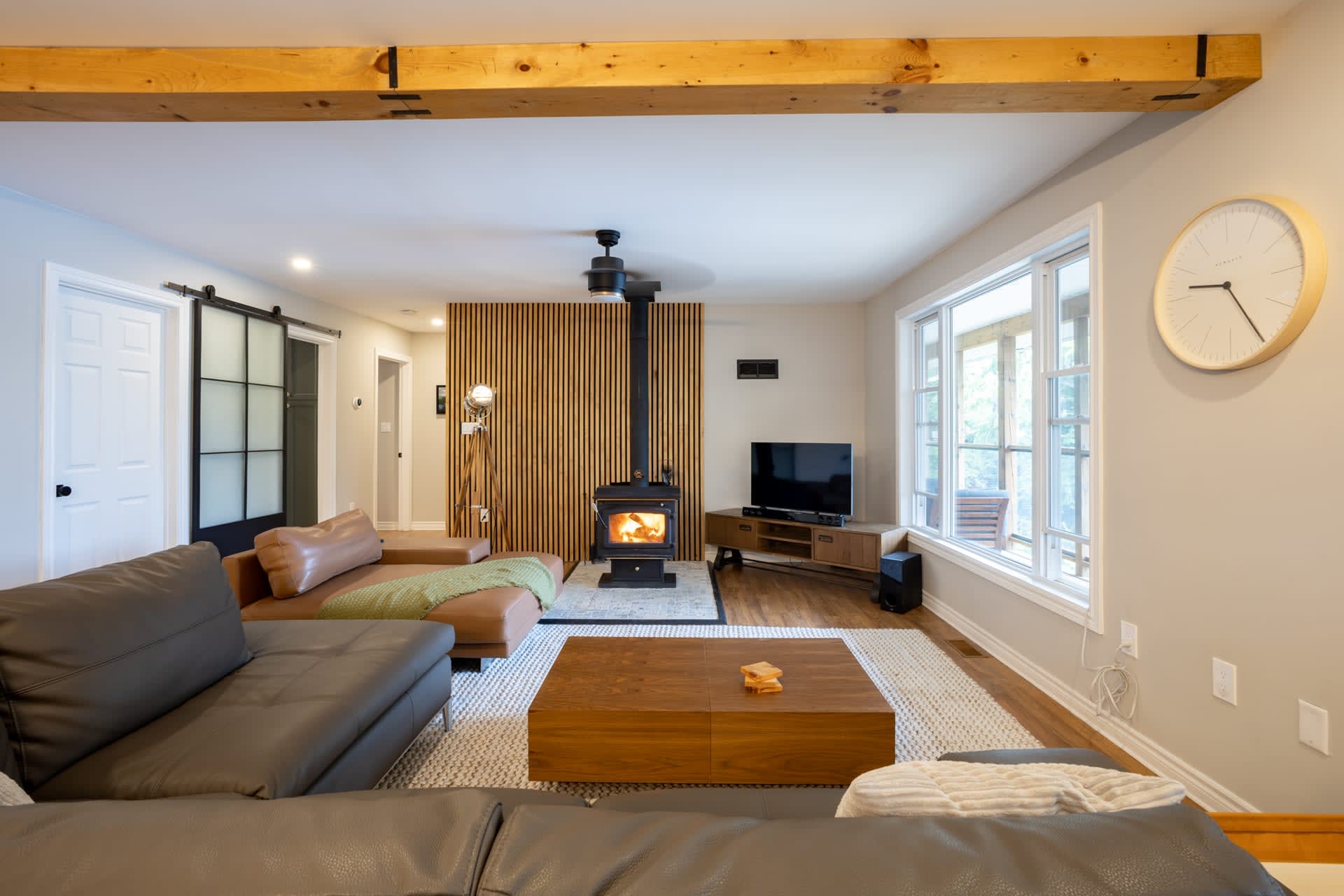 649 Oak Lake