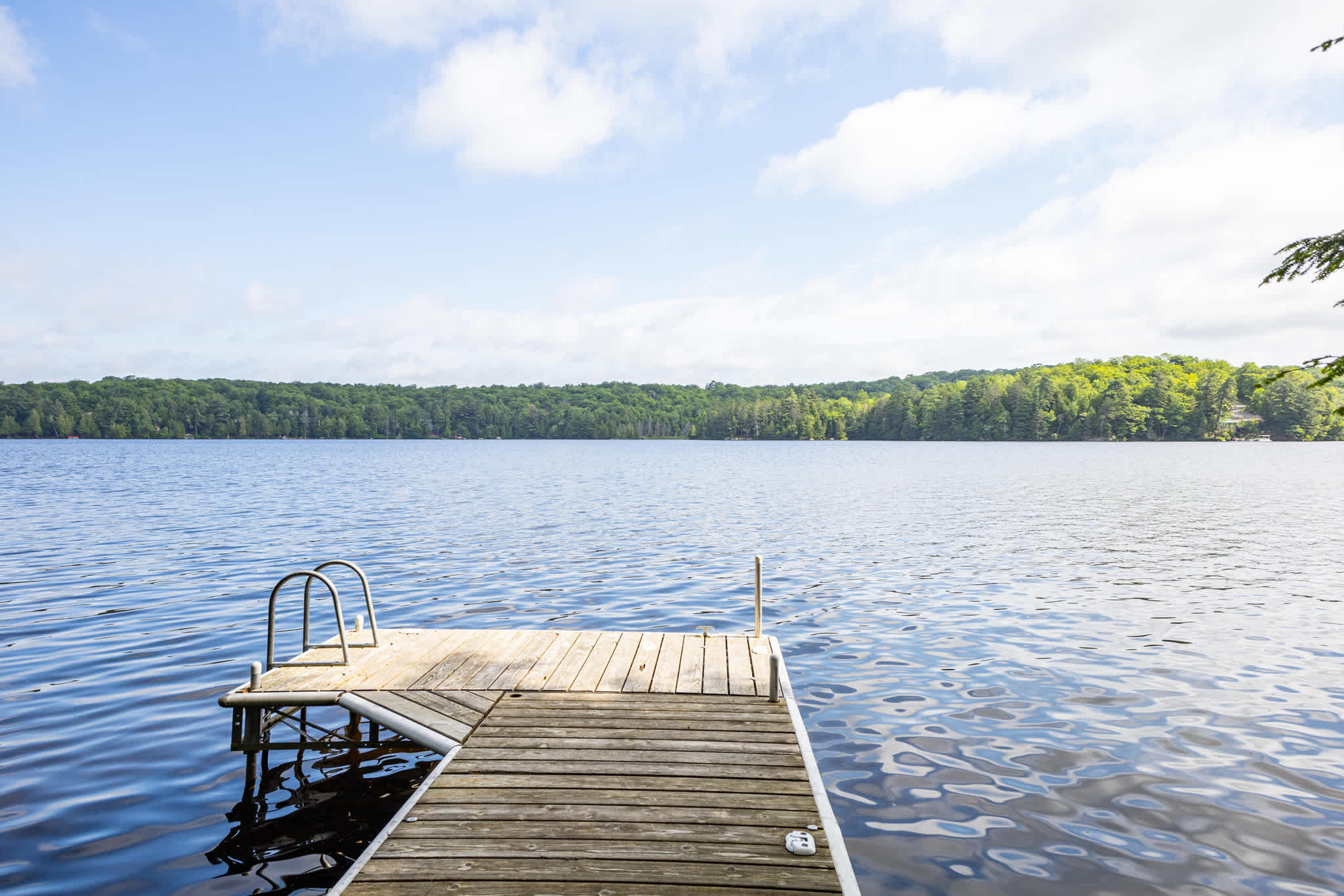487 Deer Lake