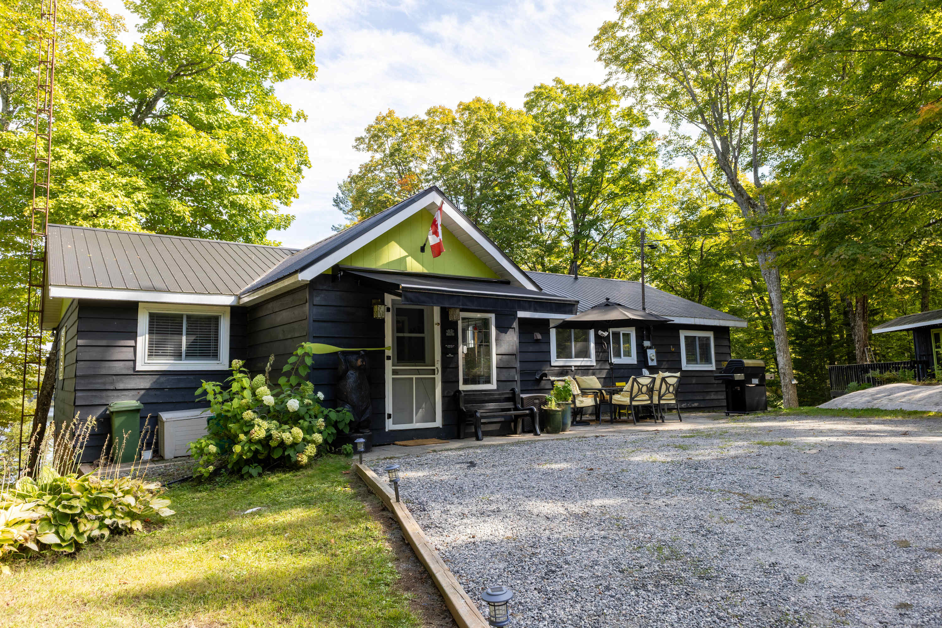 215 Mainhood Lake