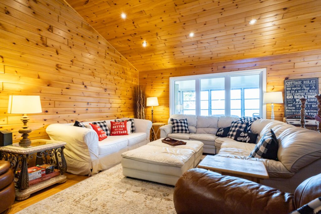 Cottage 920 for Rent on Lake Simcoe near Orillia in County of Simcoe