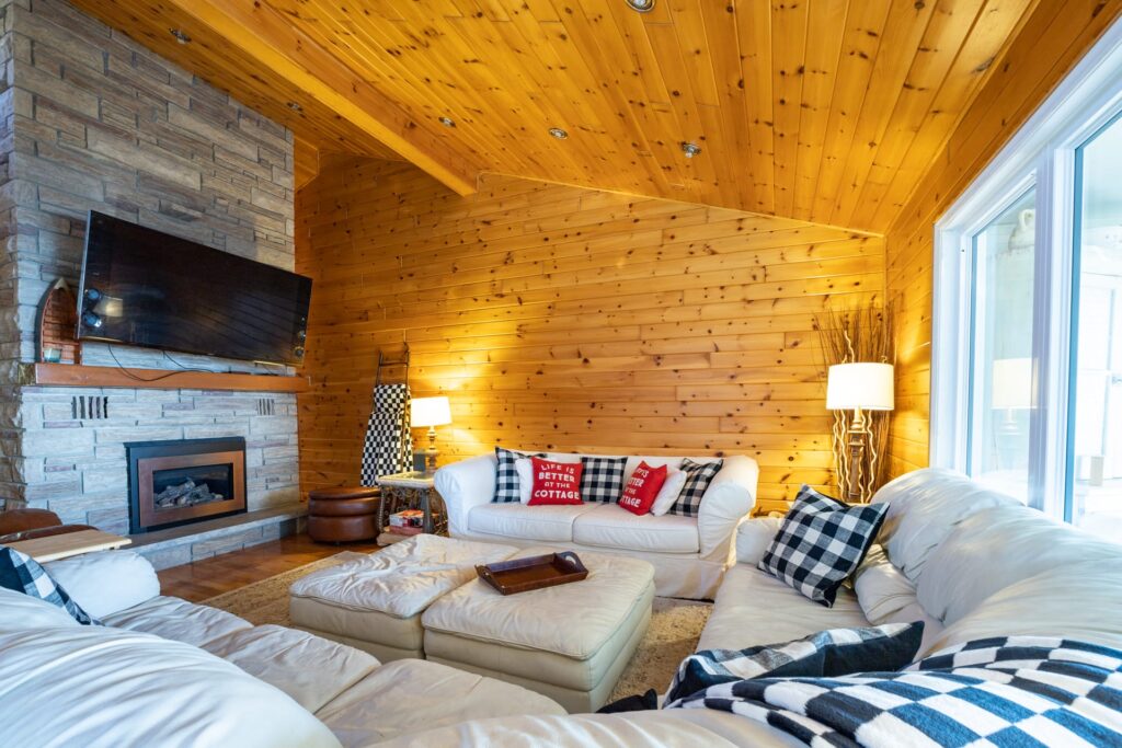 Cottage 920 for Rent on Lake Simcoe near Orillia in County of Simcoe