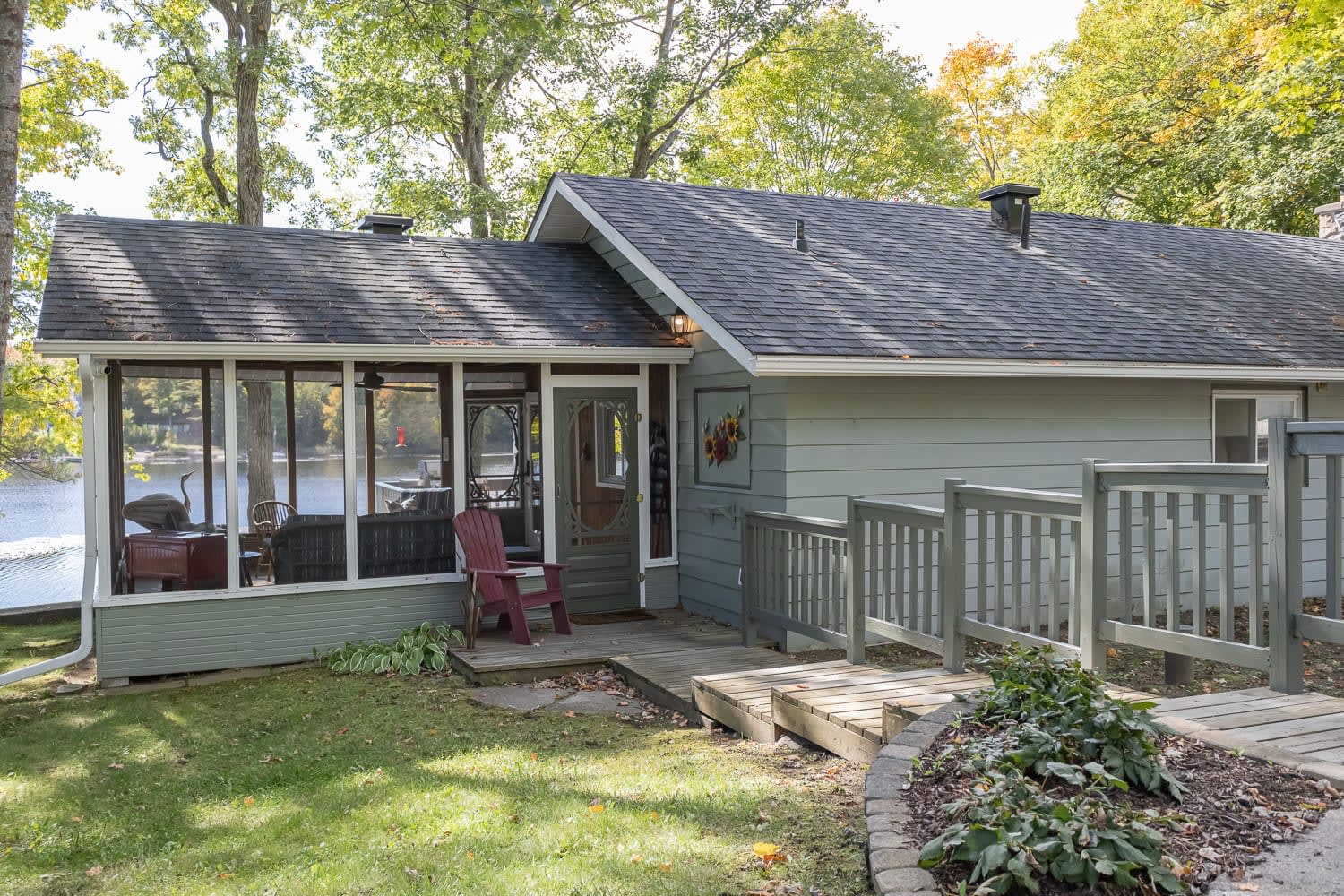 Cottage 275 for Rent on Lake Muskoka near Gravenhurst in Muskoka Ontario