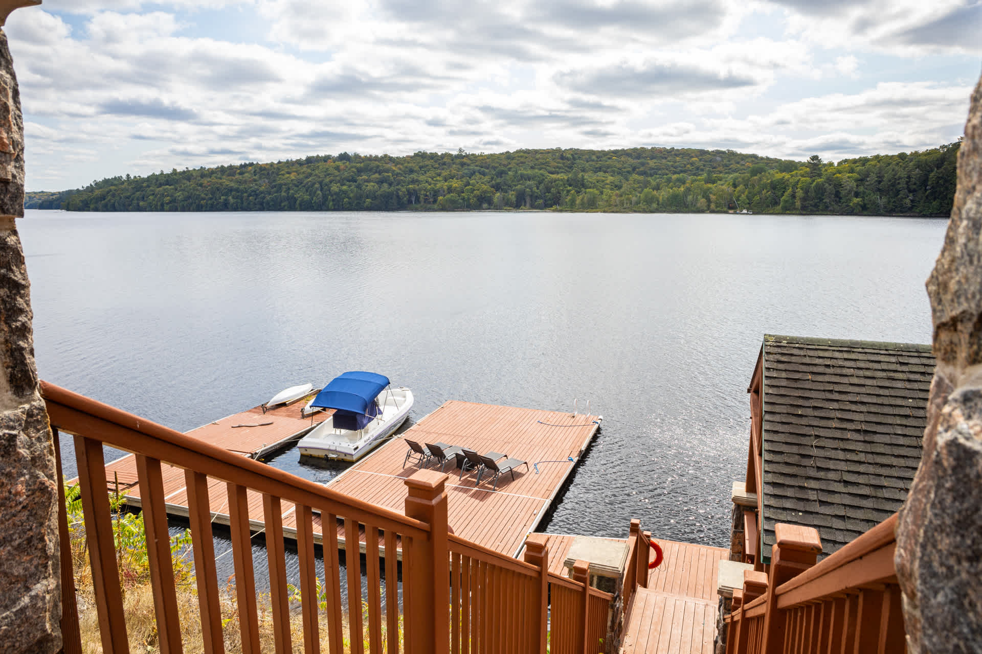 Booking Waterfront Cottages in Georgian Bay with Private Boat Launches