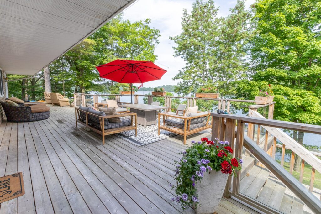 Top Ontario lakes for cottage rentals including Muskoka, Georgian Bay, and Kawartha Lakes with beautiful waterfront cottages.