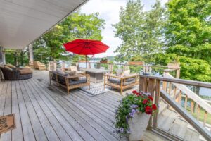Waterfront cottages on top Ontario rental lakes including Muskoka, Georgian Bay, and Kawartha.