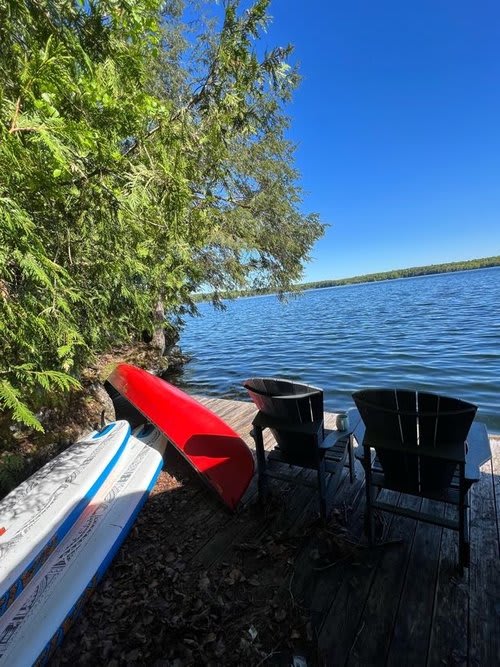 How to Compare Lakefront vs Riverfront Cottage Rentals